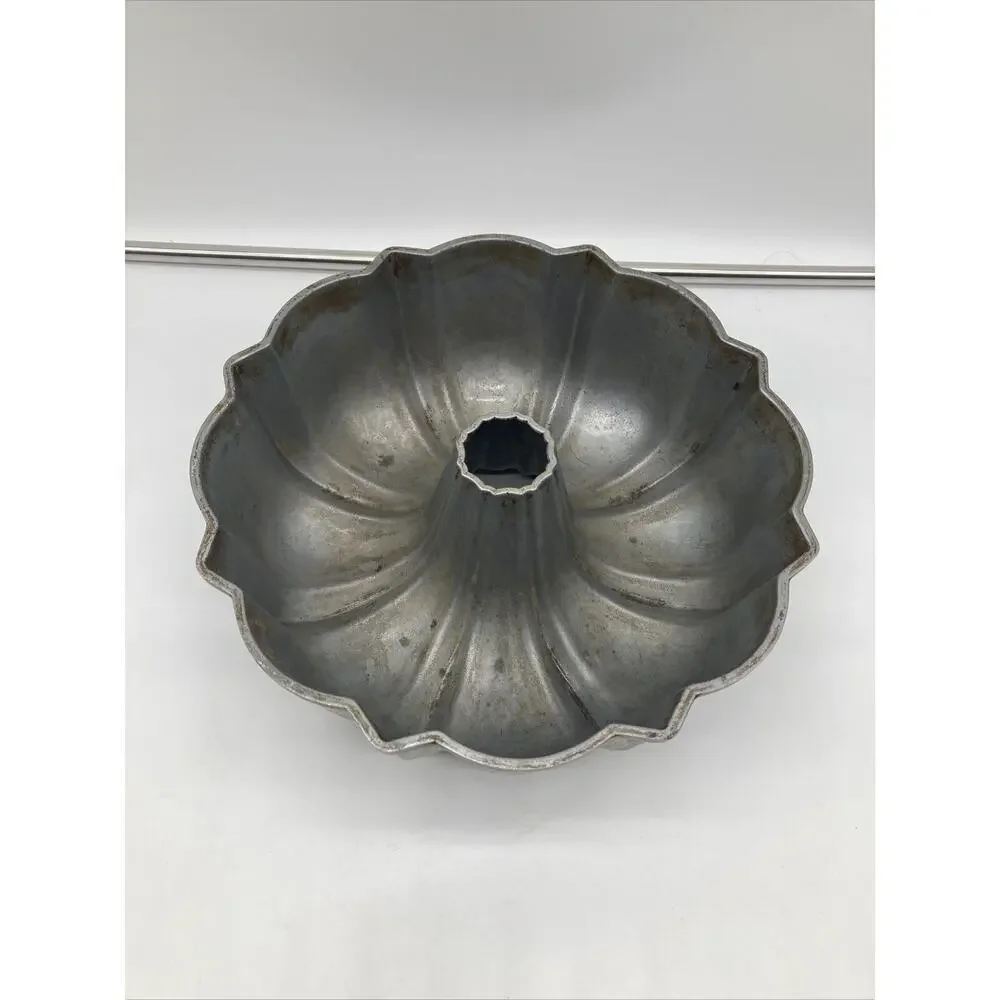 Vintage Bundt® Cake Pan Northland Aluminum Products 10